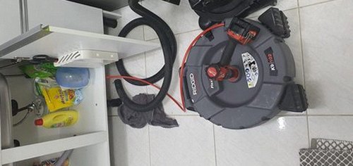 서초구 하수구막힘 배관 경사와 이음부를 확인하는 점검 장면