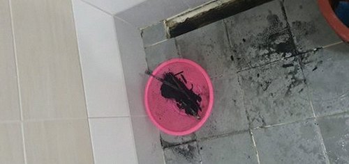 서초구 하수구막힘 배관 내부를 촬영해 막힘 위치를 확인하는 장면
